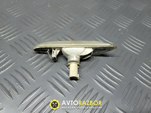 GS1F51120D MAZDA Повторитель поворота на крыле правый купить в Днепр