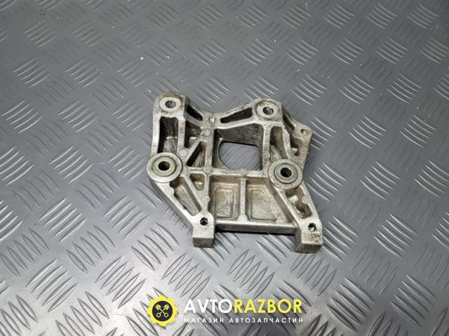 RF7L15810 Кронштейн компрессора кондиционера купить Ирпень