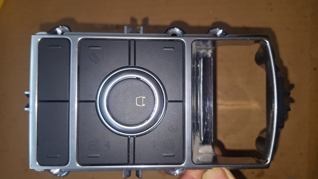 Блок кнопок центральной консоли LR116400 LAND ROVER