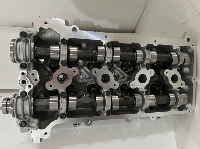 Головка блока цилиндров (ГБЦ) 1110175170 TOYOTA