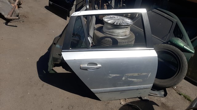 Задняя правая дверь 124592 GM