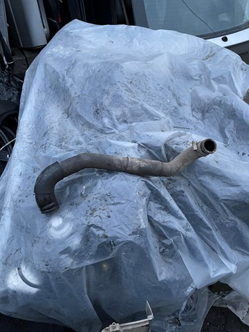 Патрубок радиатора охлаждения нижний 215037F000 NISSAN
