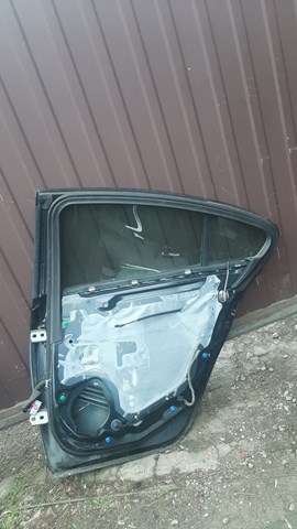Задняя правая дверь 22796348 GM