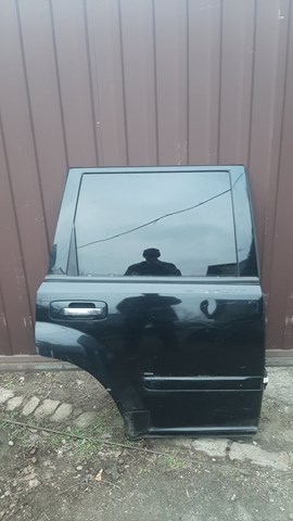 Стекло задней правой двери 823008H500 NISSAN
