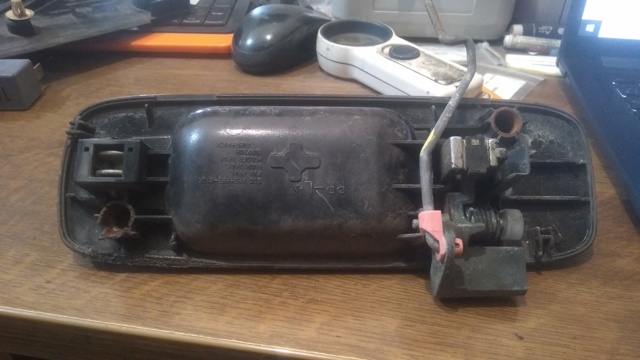 Ручка задней двери наружная, левая 826078H514 NISSAN