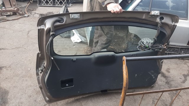 Обшивка-облицовка задней двери 90901JD000 NISSAN