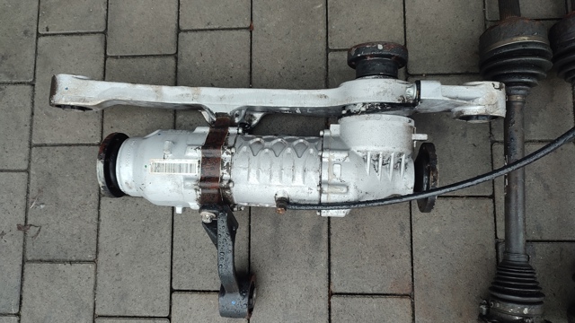 MERCEDES 6393300402 Передний редуктор в наличии Львов