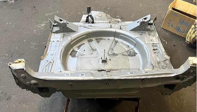 4672557AB CHRYSLER Днище багажника (ниша запасного колеса) купить в Львов