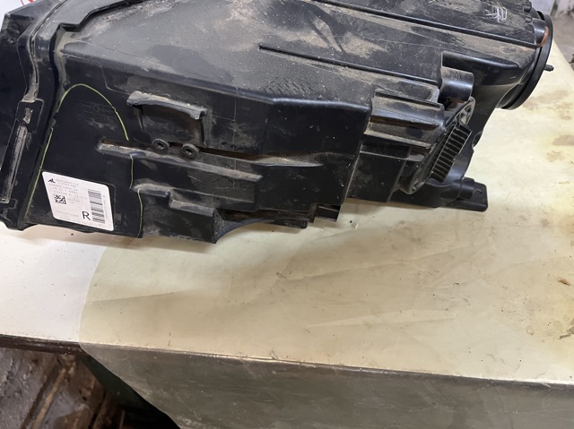 CHRYSLER 55112706AE Правая фара в наличии Черкассы