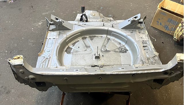 Панель задняя, багажного отсека 68223598AA CHRYSLER
