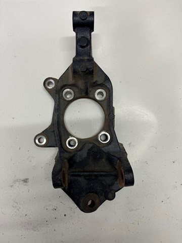 Цапфа поворотная правая 68246619AA CHRYSLER