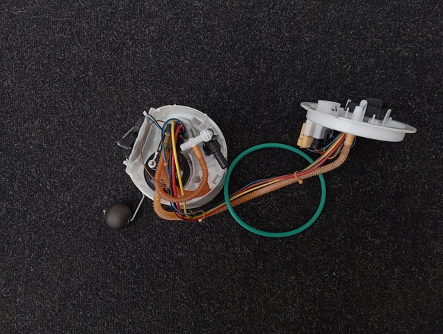 Насос погружной в баке 16119468611 BMW