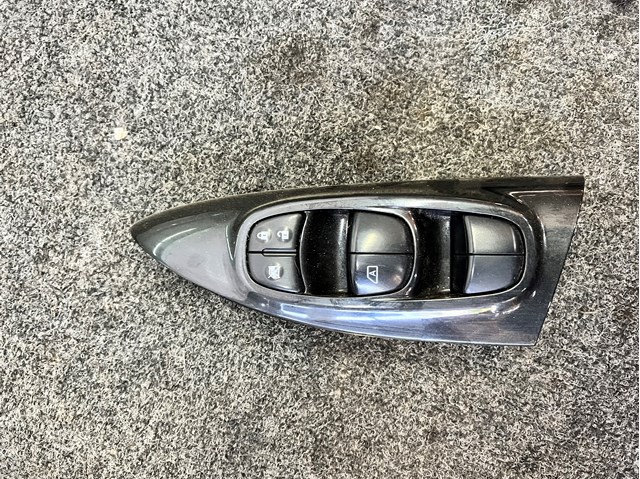 Кнопки переднего левого стекло подъёмника 254011KA5E NISSAN