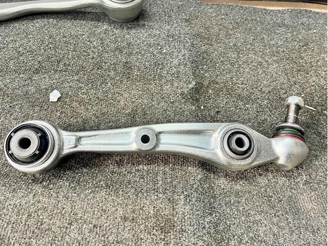 BMW 31106878082 Рычаг передней подвески нижний правый в наличии Киев