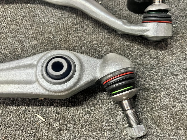 Передний нижний рычаг 31108841942 BMW