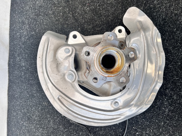 Цапфа поворотного кулака 31216882596 BMW