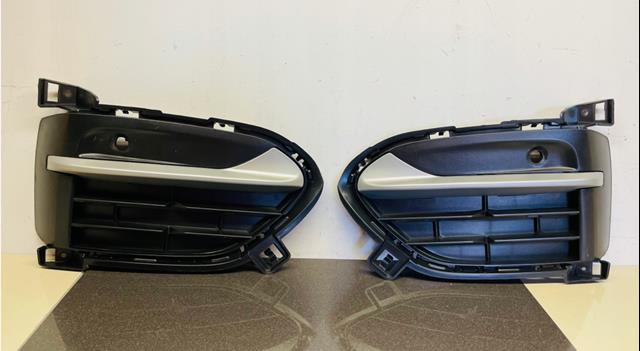 Заглушка ПТФ бампера переднего правая 51117319778 BMW