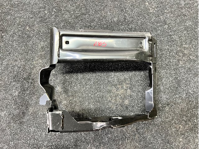 Рамка радиатора левая 51117357183 BMW