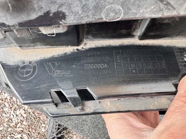BMW 51117399904 Заглушка (решетка) противотуманных фар бампера переднего правая в наличии Черкассы