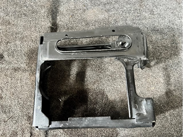 Кронштейн арки колеса (лонжерона) правый 51117399916 BMW