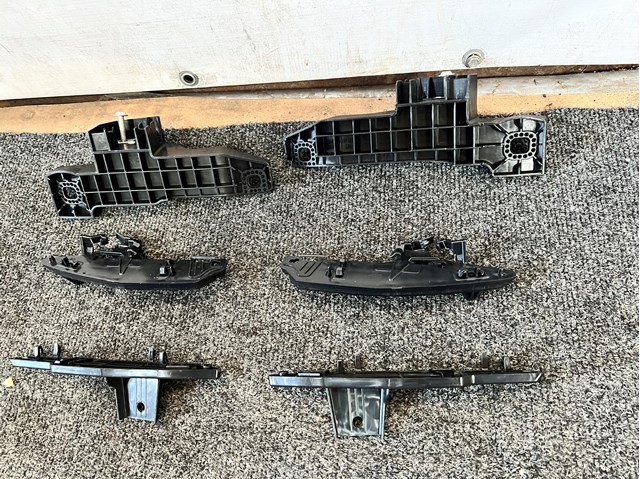 Направляющая переднего бампера 51117399983 BMW