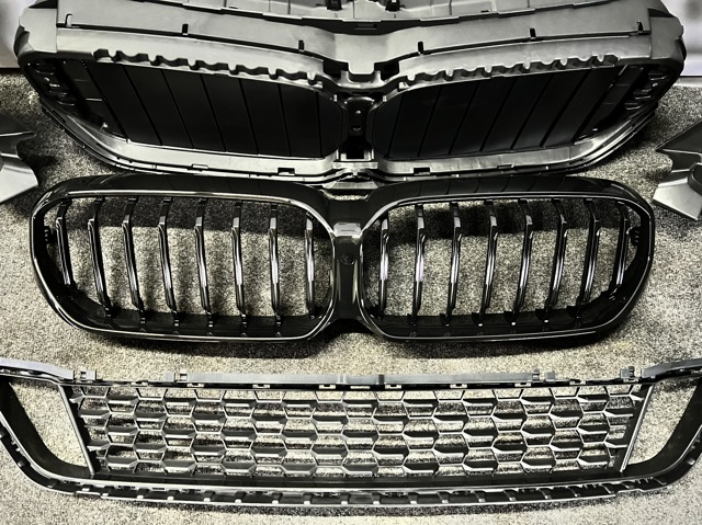 Решетка радиатора 51129852169 BMW