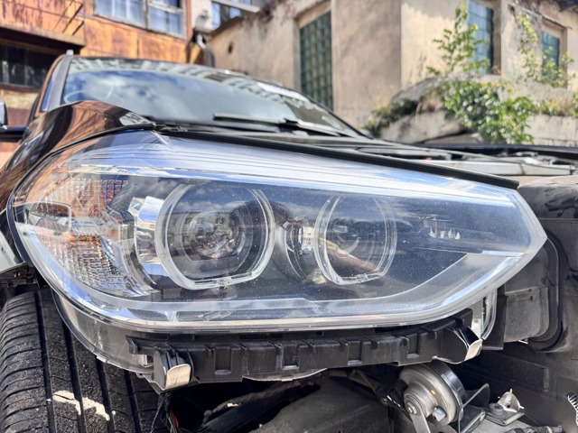 63117466122 BMW Правая фара купить в Павлоград
