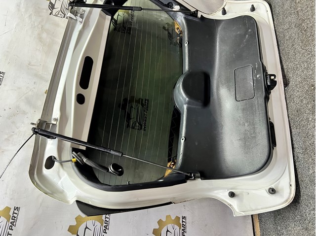 Амортизатор задней двери 90451BV81A NISSAN