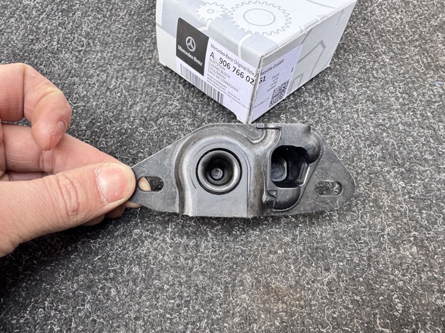 MERCEDES 9067660262 Ограничитель сдвижной двери, на двери в наличии Кривой Рог