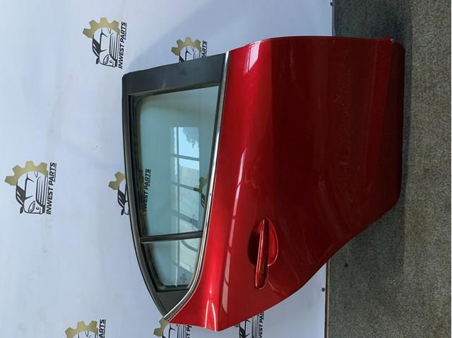 Стекло задней правой двери BHN172510A MAZDA