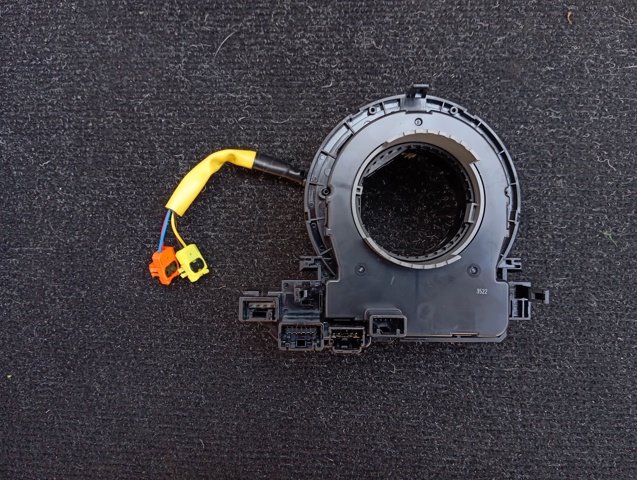 DE8H66CS0A Mazda Кольцо контактное, шлейф руля