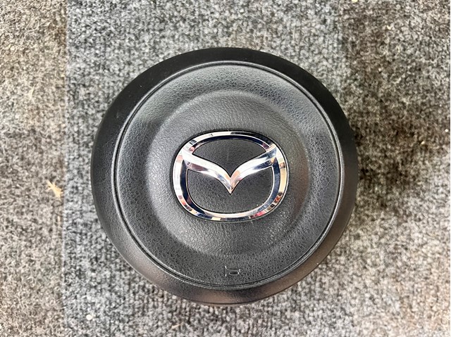 Подушка безопасности водителя DH0M57K00B02 MAZDA