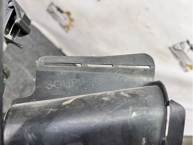 MAZDA GHP956251 Правый дефлектор радиатора в наличии Кривой Рог