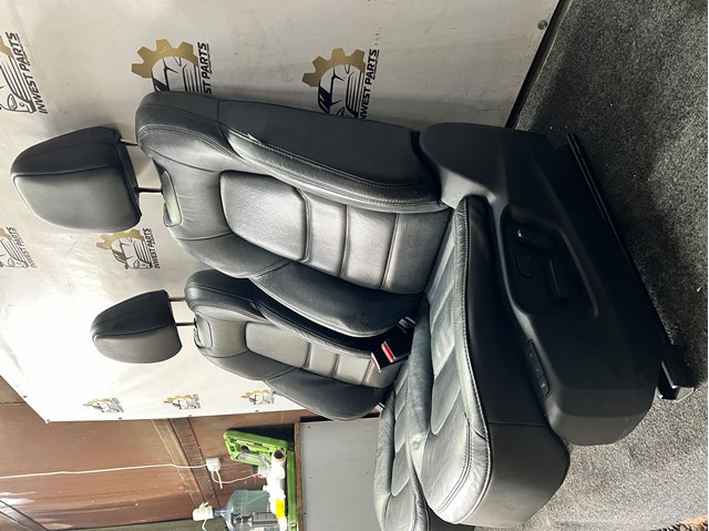 Подушка сиденья водителя (и переднего сиденья) K12357KB0 MAZDA