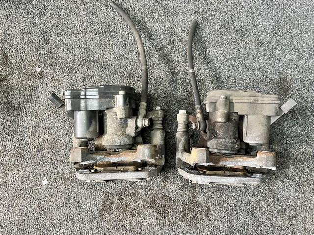 KAY02629X MAZDA Скоба заднего суппорта купить в Днепр