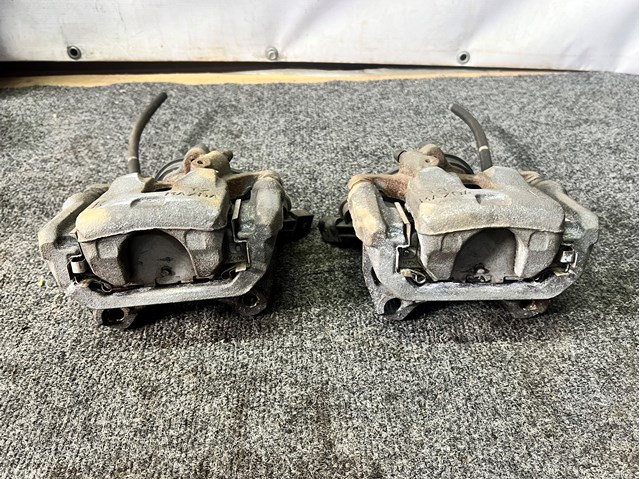 Скоба суппорта заднего KAY02629X MAZDA