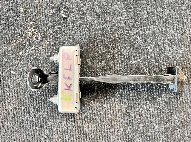 Ограничитель открывания двери, передний KB7W58270A MAZDA