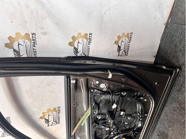 Замок передней пассажирской двери KB7W58310 MAZDA