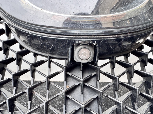 KB8D50721 MAZDA Кронштейн эмблемы решетки радиатора купить в Ровно