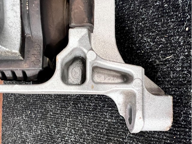 MAZDA KB8E39060 Правая подушка двигателя в наличии Ирпень