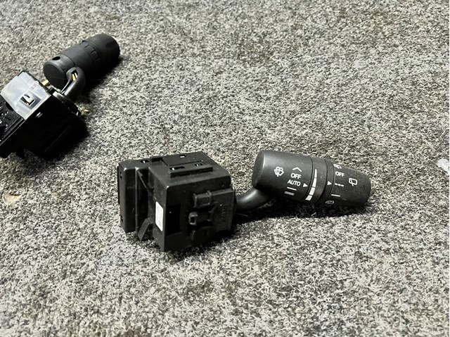 KS0266128 MAZDA Переключатель подрулевой правый купить в Кривой Рог