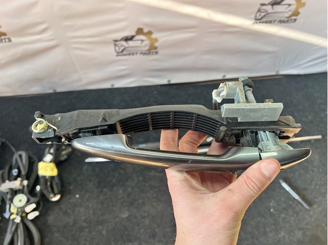 Ручка двери передней наружная левая TK495941XC2M MAZDA