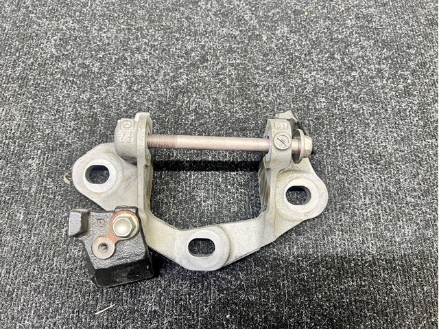 Крепление подушки коробки передач TK783908YC MAZDA