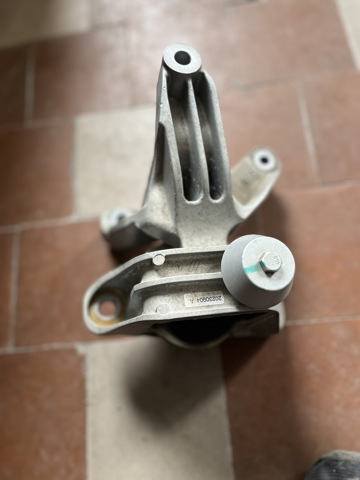 Правая подушка ДВС 112106RC0B NISSAN