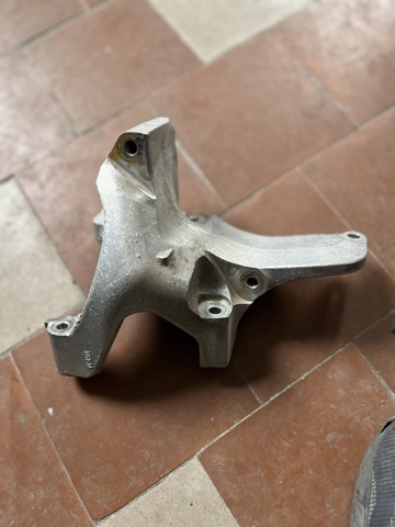 Кронштейн генератора натяжной 119106RC2A NISSAN