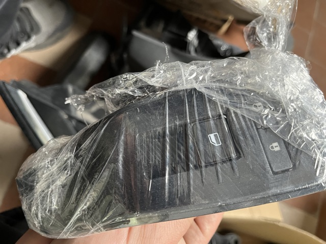 Кнопки переднего правого стеклоподъёмника 254116XJ0B NISSAN