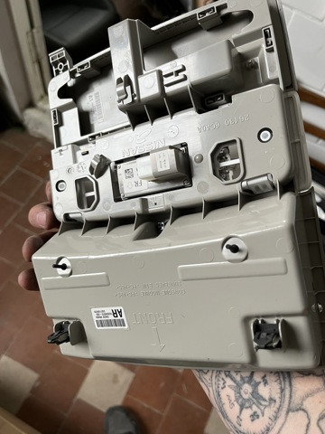 Плафоны внутреннего освещения 264306RA0A NISSAN