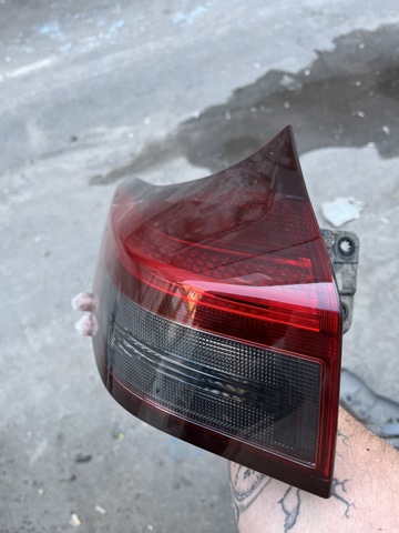 Задний левый внешний фонарь 265556RR0D NISSAN