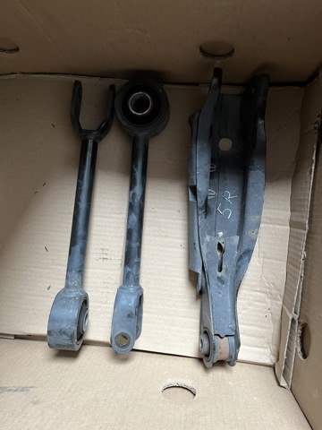 Продольный рычаг задней подвески, нижний 551106RA0A NISSAN