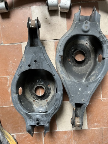 Балансир задний нижний 551B06RR0A NISSAN